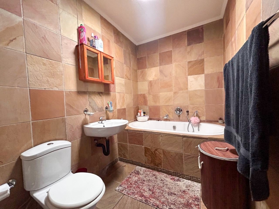 4 Bedroom Property for Sale in Lindequesdrif North West